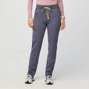 Woman’s Space Navy Yola Petite Skinny Scrub Pants size: Medium